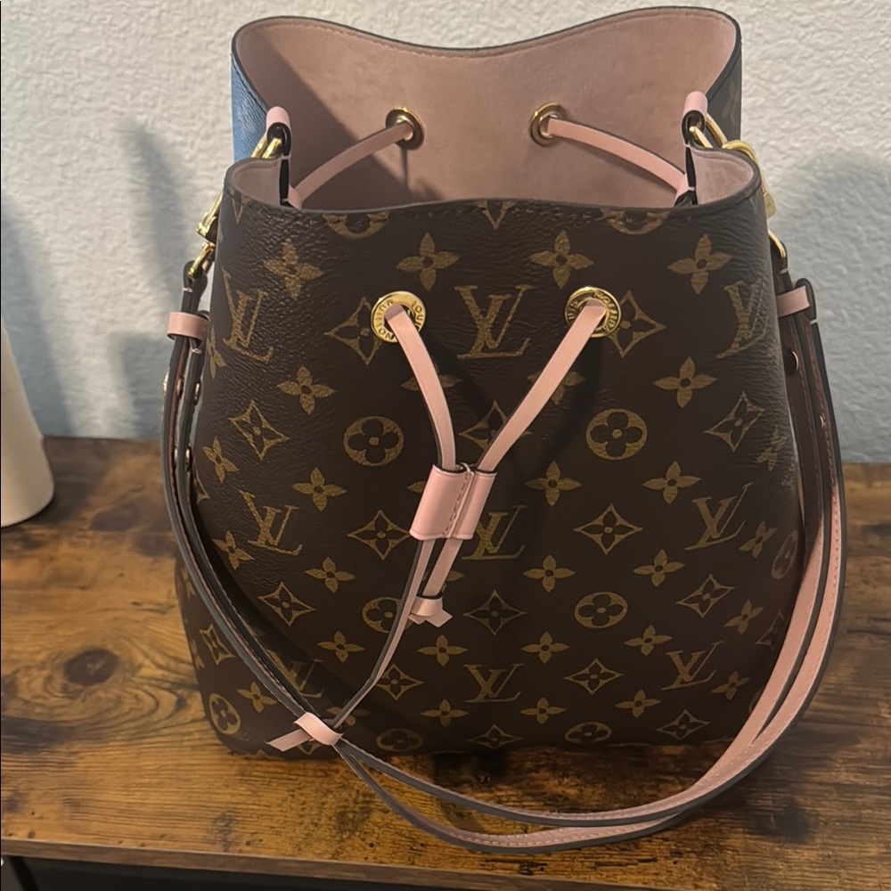 *Authentic* Louis Vuitton Neonoe MM Monogram